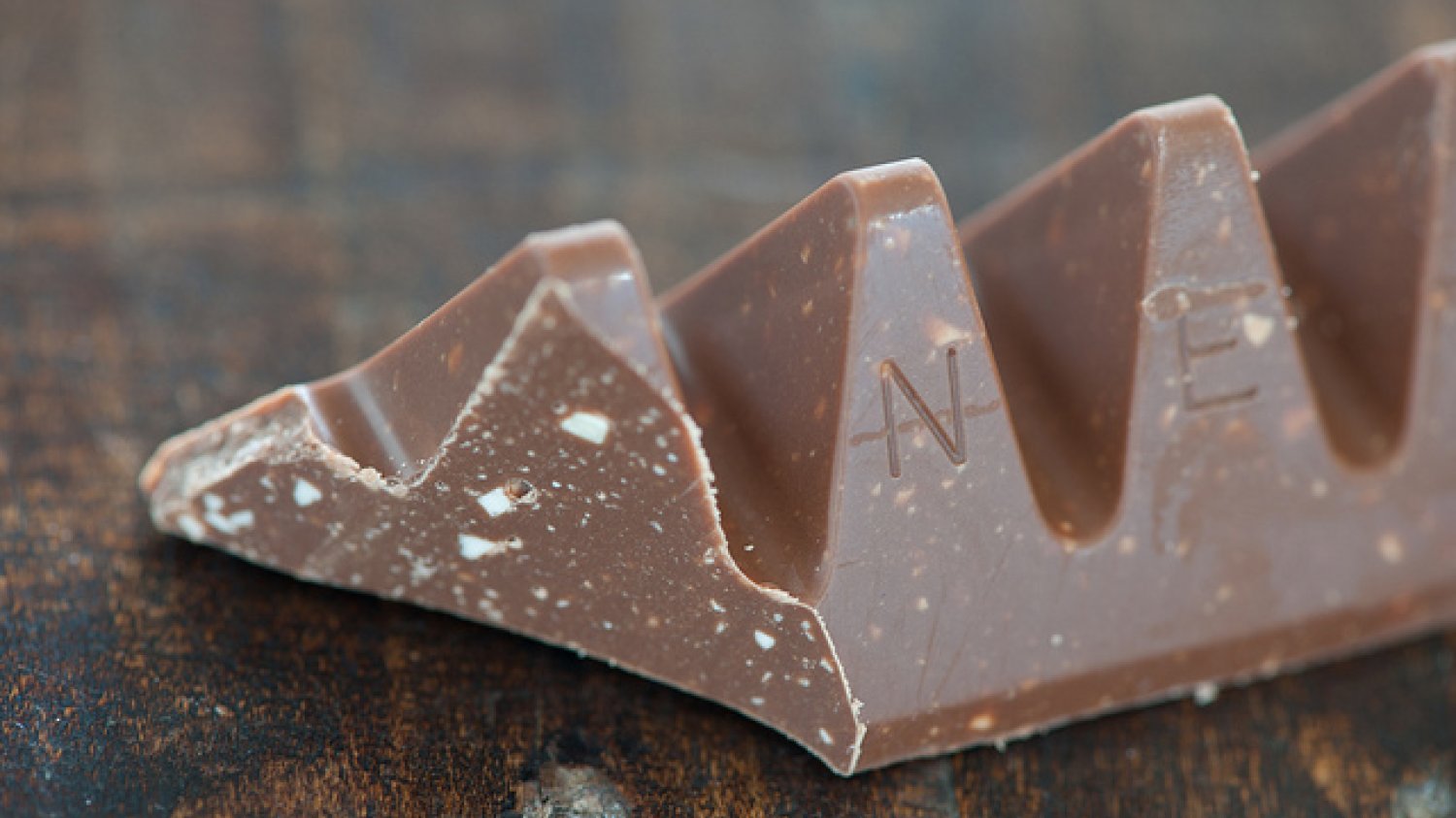 Czekolada Toblerone, po dwóch latach zmienionej wersji, znów będzie wyglądać jak dawniej