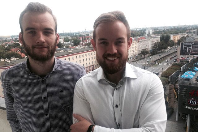 (Od lewej) Dawid Bojahr i Szymon Węsierski z Agencji Kreatywnej EFEKT