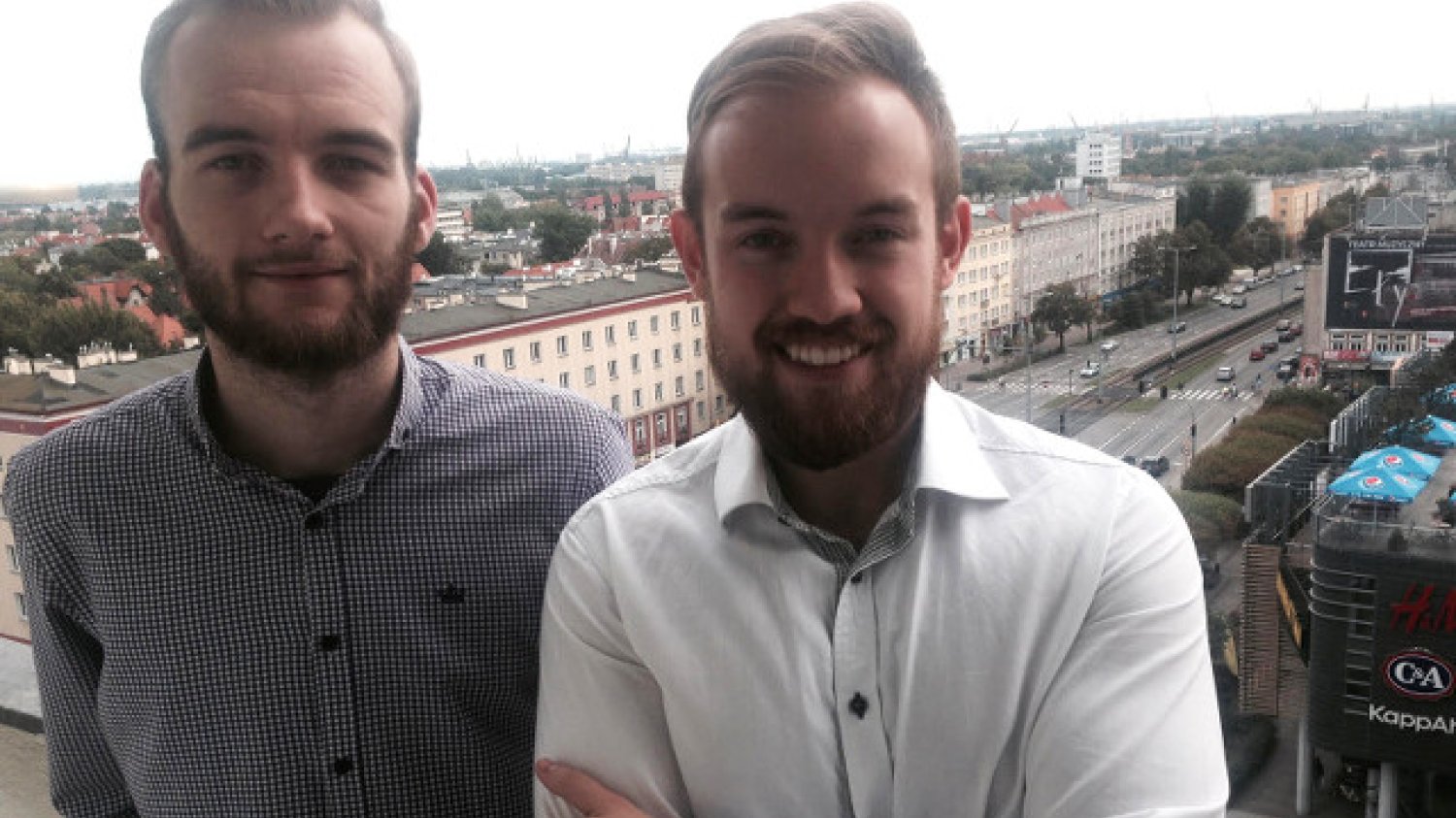 (Od lewej) Dawid Bojahr i Szymon Węsierski z Agencji Kreatywnej EFEKT