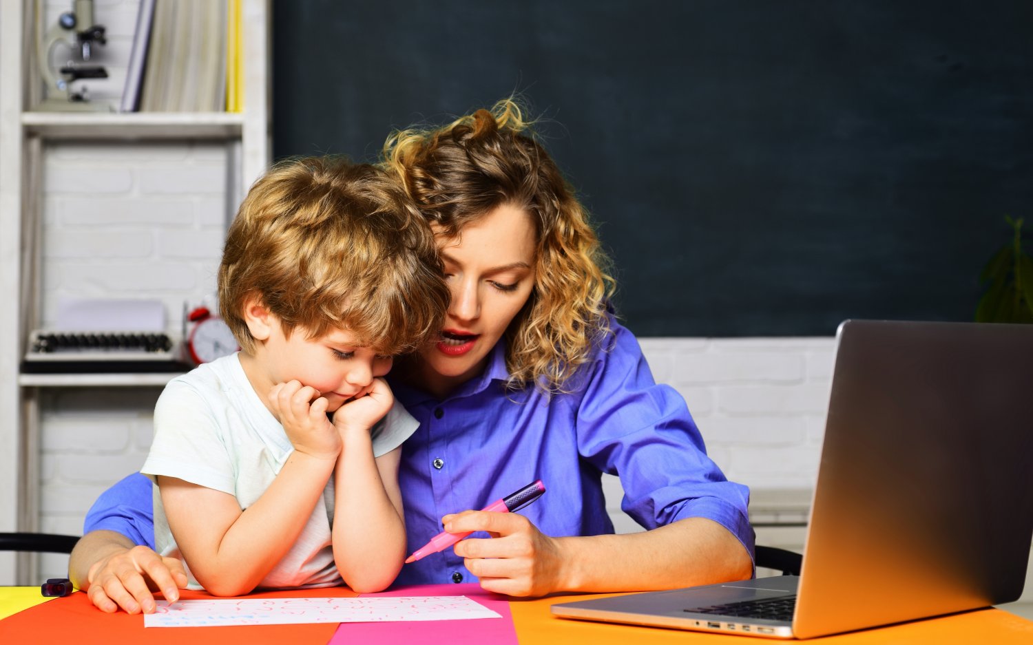 Ceny korepetycji coraz wyższe. Rodzice płaczą, płacą i biorą nadgodziny