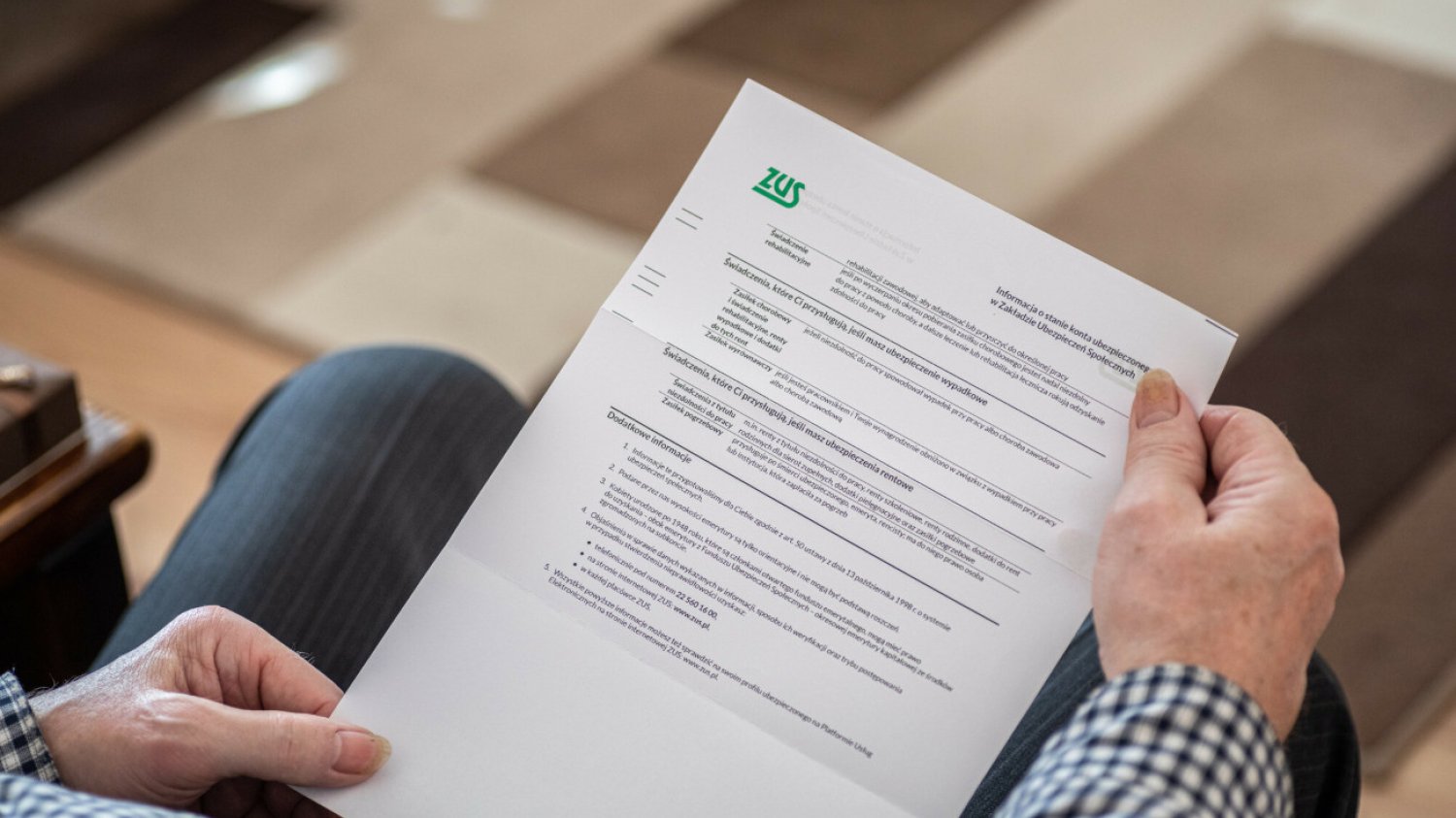 ZUS wysyła listy i informuje emerytów i rencistów o dodatkowym świadczeniu