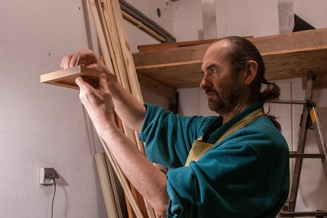 Dla Tomasz Fularskiego praca przy tworzeniu ozdobnych pudełek, to przede wszystkim sposób na stworzenie czegoś fizycznego, co zostanie na dłużej.