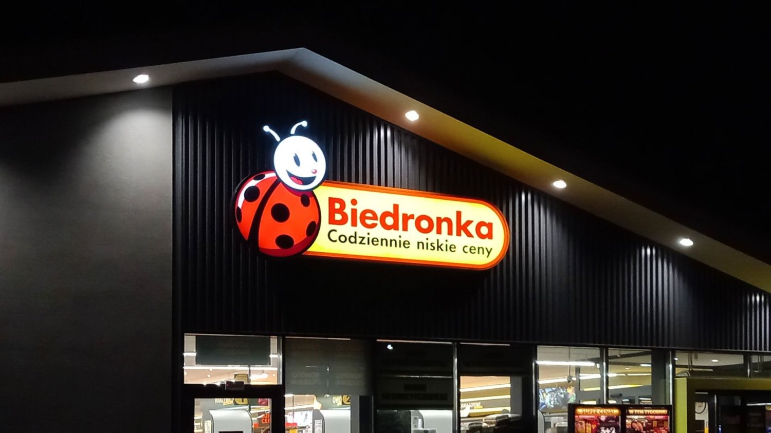 Pracownicy Biedronki oburzeni decyzją sieci. Solidarność wkracza do akcji. Pracownicy Biedronki oburzeni decyzją sieci. Solidarność wkracza do akcji.