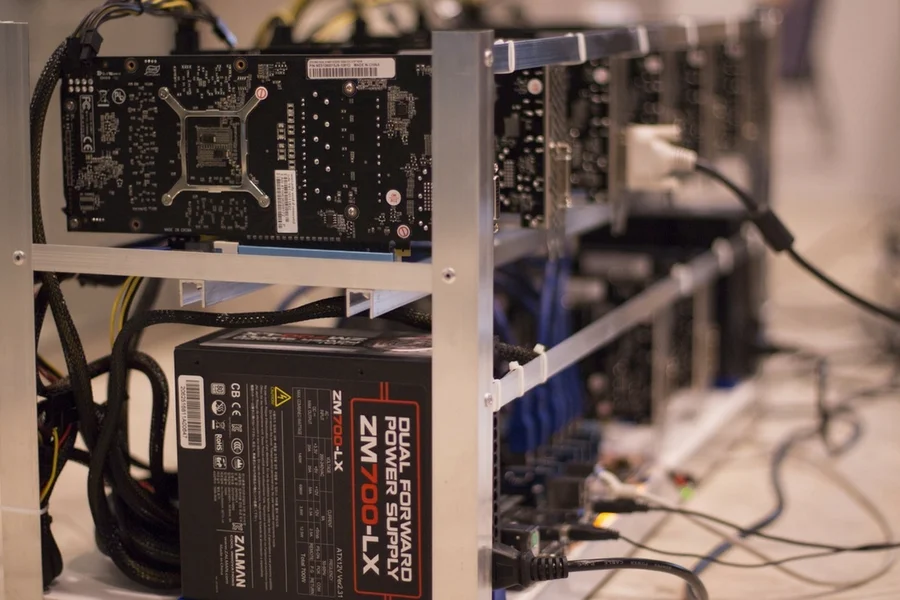 Kopanie kryptowalut przyciąga coraz większą rzeszę chętnych, ale to zainteresowanie banków i funduszy inwestycyjnych napędza kurs bitcoina.