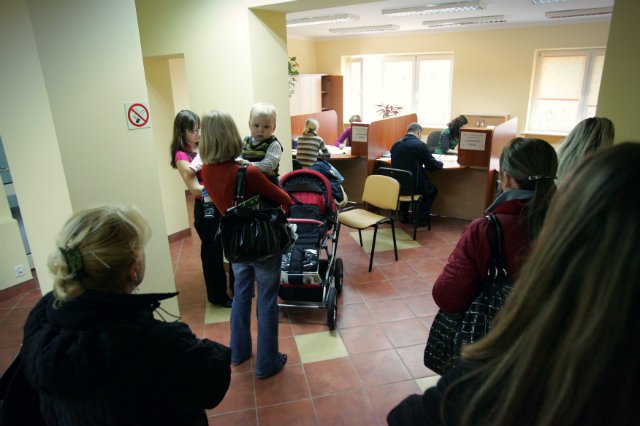 Rządowy projekt przewiduje, że dzięki zatrudnieniu się w agencji pracy tymczasowej po trzecim miesiącu ciąży nawet na kilka godzin, umowa zostanie automatycznie przedłużona do momentu porodu.