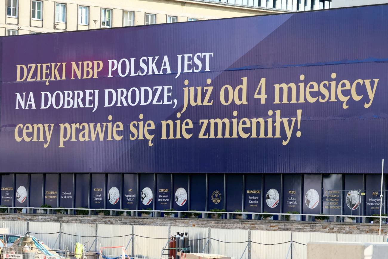 Propagandowy baner NBP.