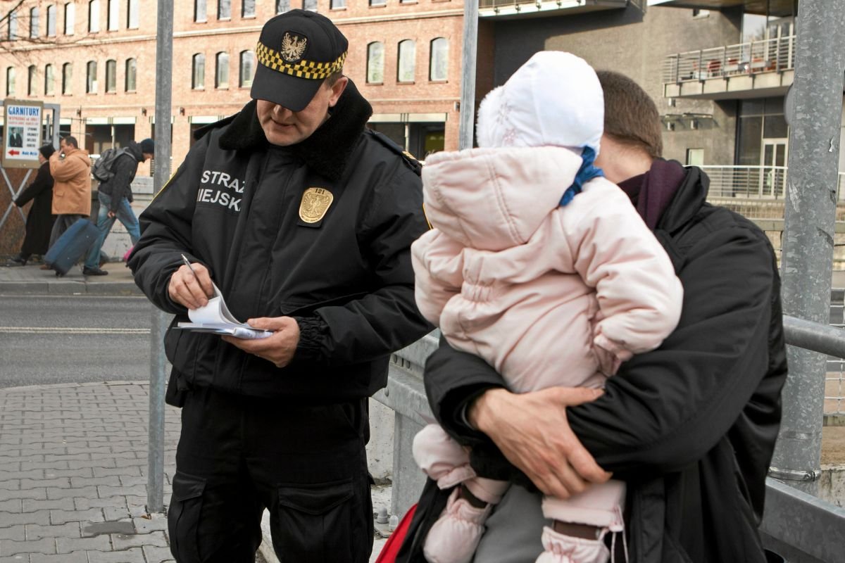 Nawet 5 tys. mandatu za spacer z dzieckiem, to efekt źle skonstruowanego prawa.