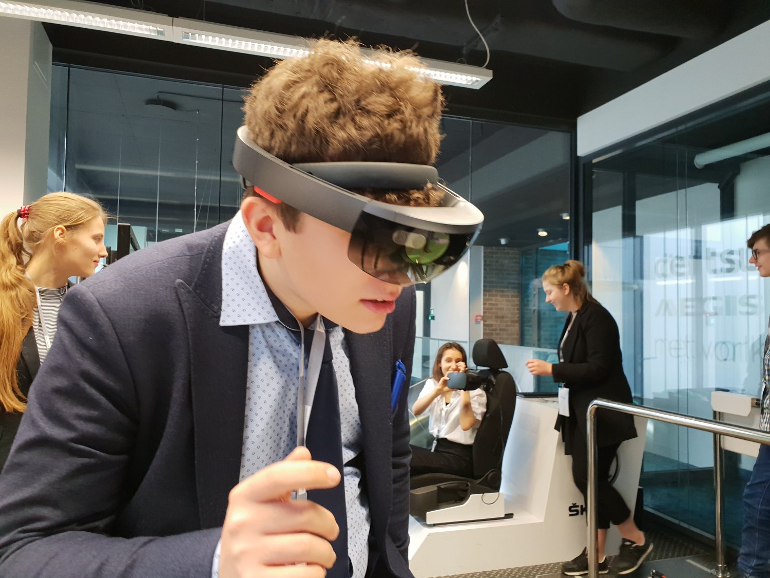 Podczas programu The CODE uczniowie mają szansę zapoznania się z organizacją firmy i codziennością jej pracowników.