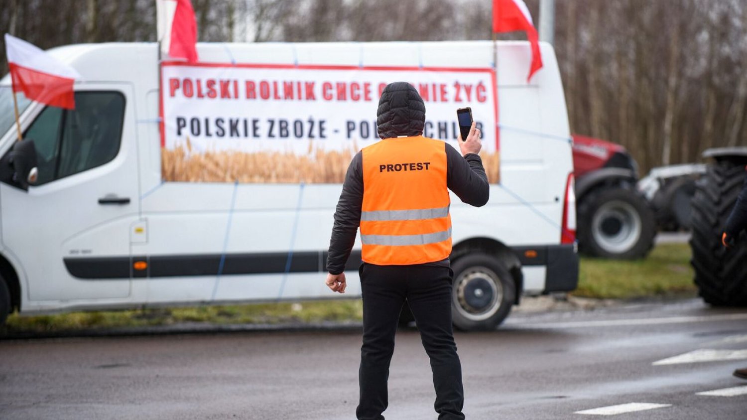 Rolnicy grożą dalszymi protestami w sprawie ukraińskiego zboża, bez żadnej kontroli trafiającego do Polski.