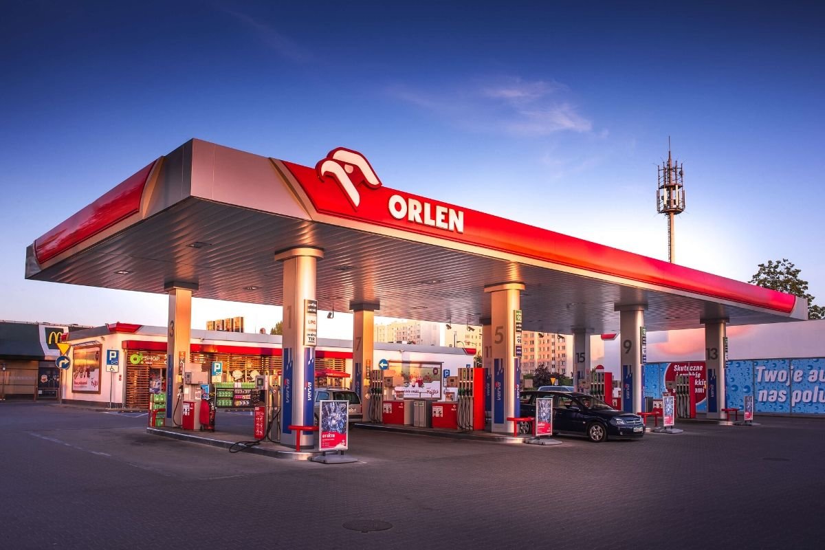 W ciągu dwóch tygodni na rynek trafi 1 mln litrów płynów do dezynfekujących z taśmy produkcyjnej ORLEN Oil.