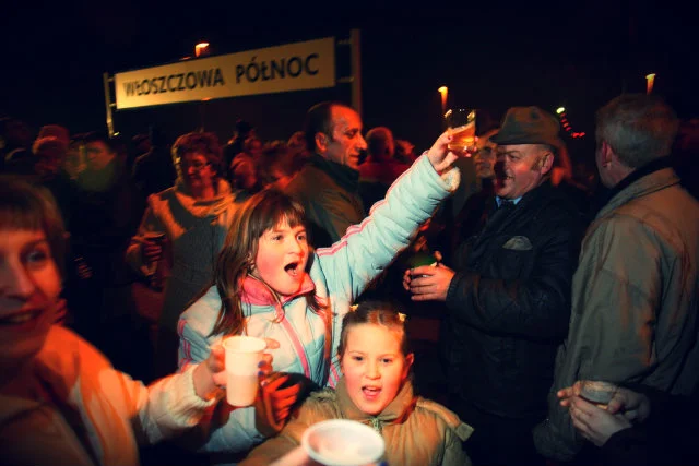 Zabawa sylwestrowa na peronie we Włoszczowie