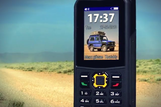 Manta wprowadziła do sprzedaży nowy, superodporny telefon. Na pierwszy rzut oka dzieło polskiej firmy wydaje się nieco siermiężne, ale w porównaniu z dzisiejszymi smartfonami będzie nie do zdarcia