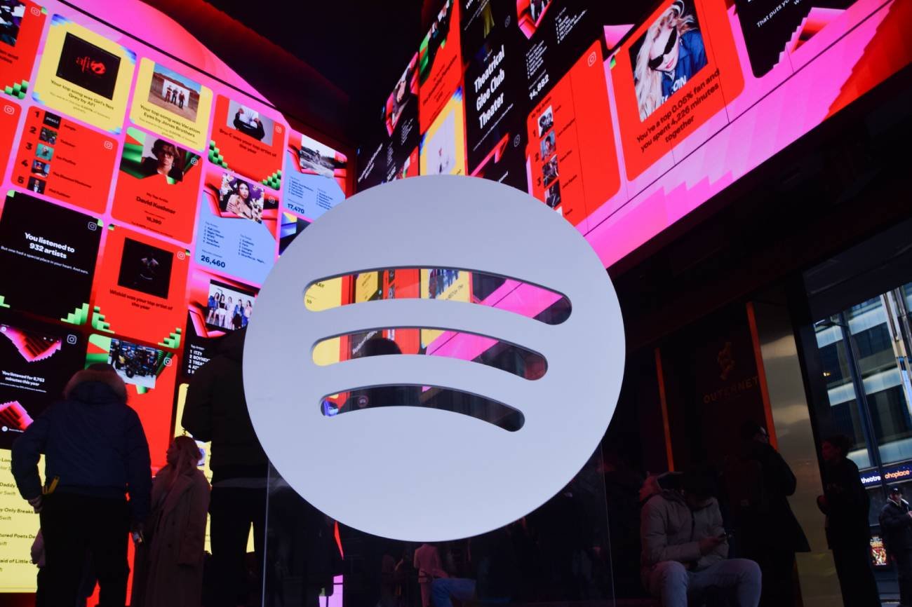 Logo Spotify na wydarzeniu.