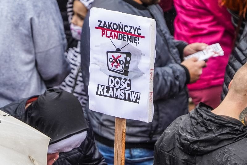 Co jeśli przełożonemu "coś nie gra z tą całą pandemią"?