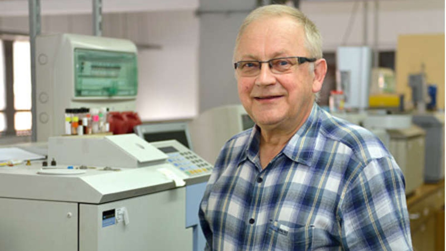 Prof. dr hab. inż. Marian Kamiński, współtwórca technologii, kierownik Katedry Inżynierii Chemicznej i Procesowej.