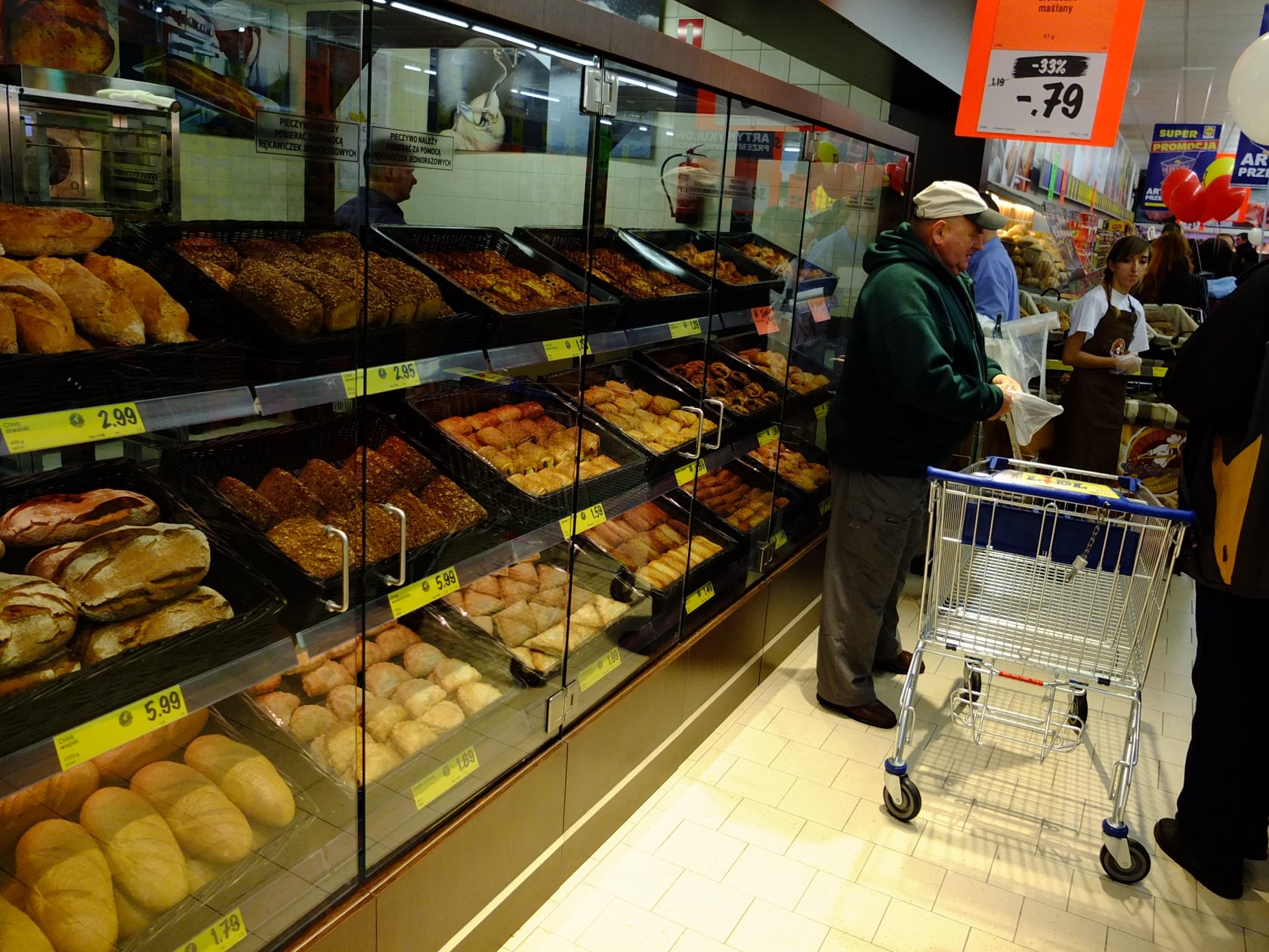 Lidl chce ograniczyć straty, które mogą wynikać z zakazu handlu w niedziele.