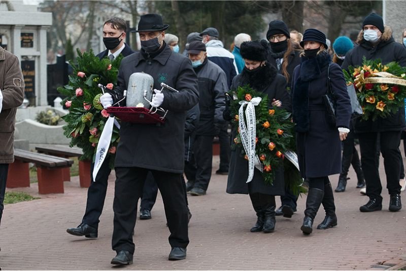 Pogrzeb w czasie epidemii nie należy do łatwych... ani tanich.