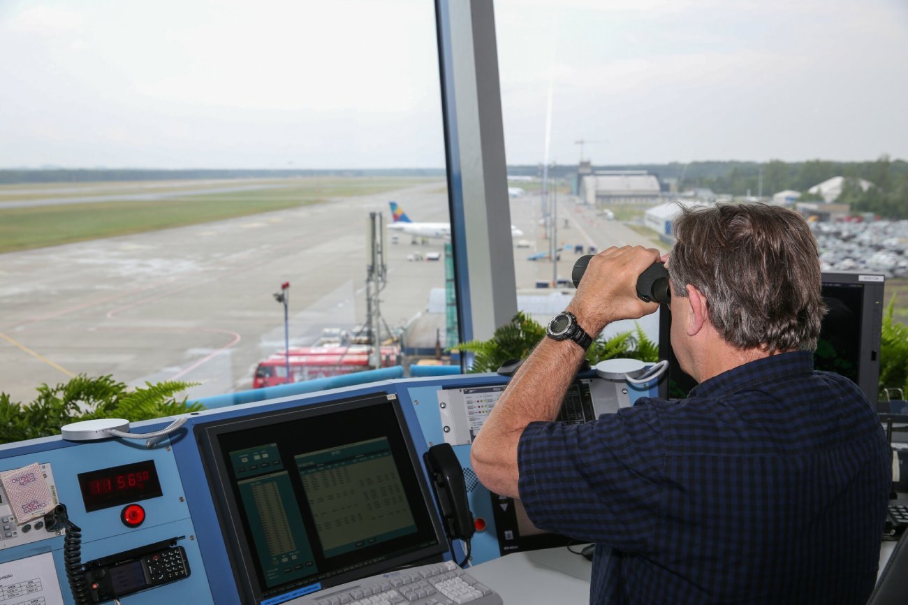 Czy problemy kontrolerów lotu z PAŻP znowu wywołają opóźnienia?