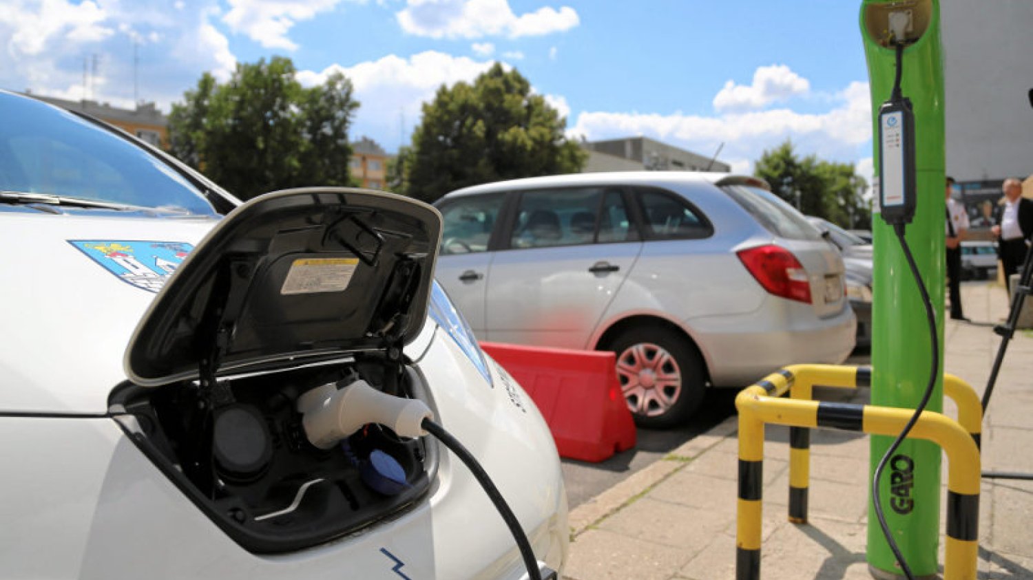W 2014 roku mieliśmy 98 zarejestrowanych aut elektrycznych. To więcej niż sprzedaż w 2013, ale nadal bardzo mało