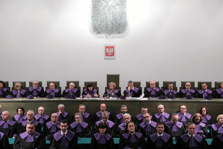 Zamieszanie w polskim sądownictwie nie jest tylko sprawą polityczną. Ma wpływ na gospodarkę, a nawet na nasze płace.