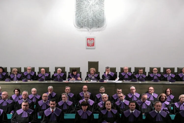 Zamieszanie w polskim sądownictwie nie jest tylko sprawą polityczną. Ma wpływ na gospodarkę, a nawet na nasze płace.
