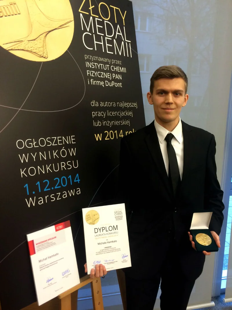 Michał Hamkało ze Złotym medalem Chemii