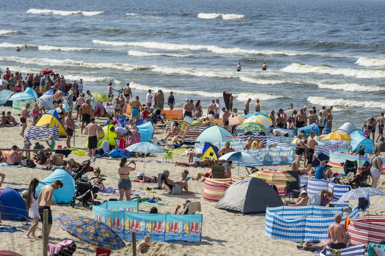 Na plażę z własnym prowiantem. Inflacja zmienia nasze przyzwyczajenia.