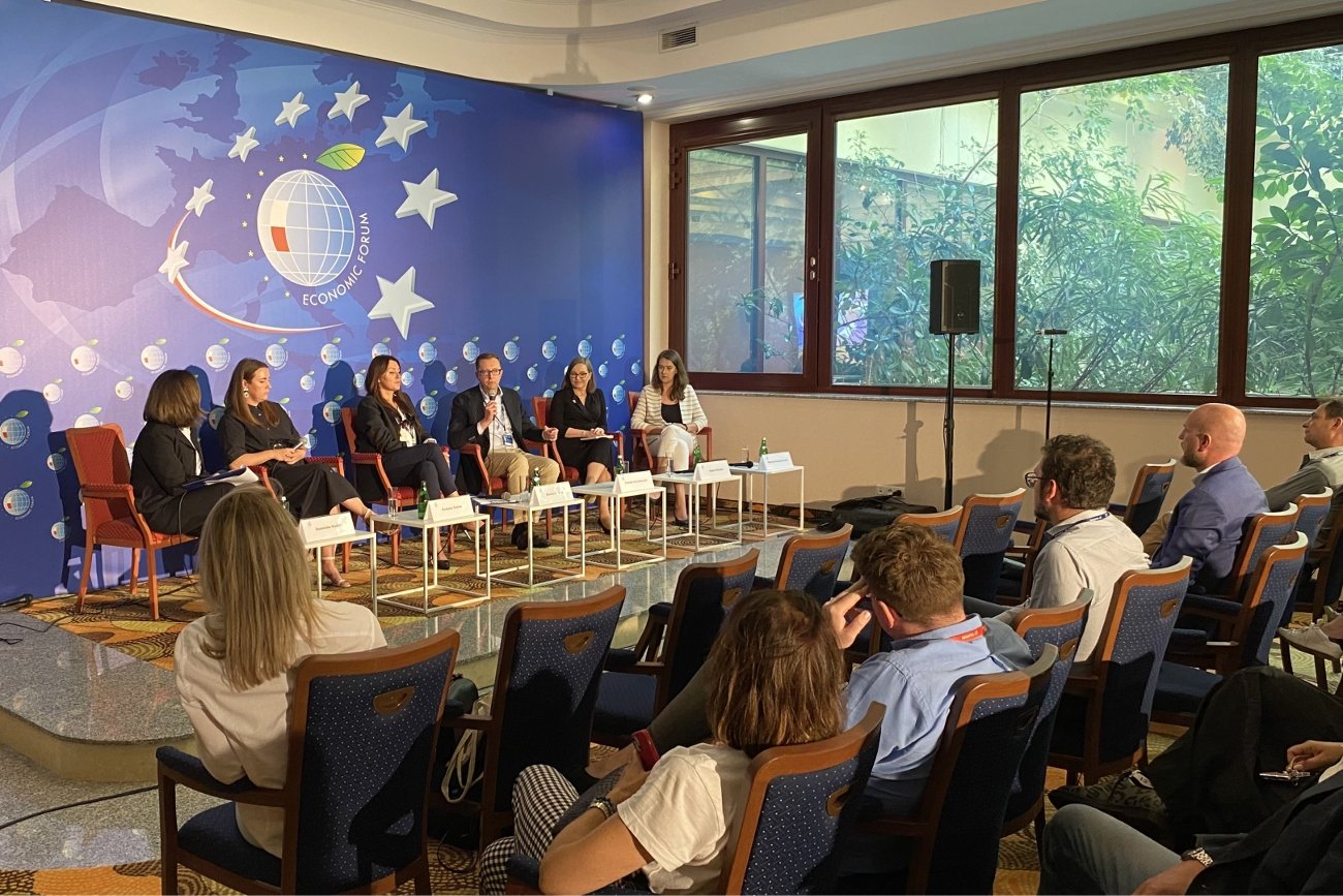 32. Forum Ekonomiczne w Karpaczu przyniosło wiele ciekawych i istotnych dyskusji. Jedną z tych najważniejszych był panel dyskusyjny pt. "ESG – standard w nowoczesnym biznesie?" z udziałem Nestlé Polska.