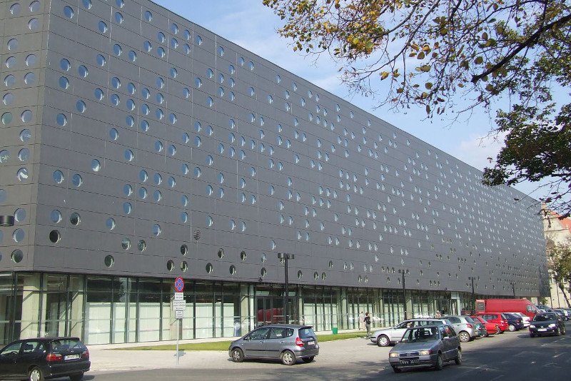 Jeden z budynków Politechniki Wrocławskiej.