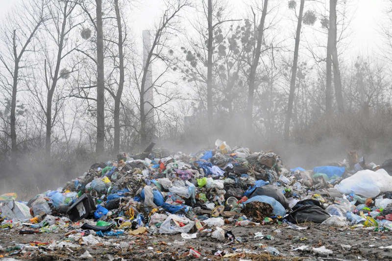 Polscy naukowcy opracowali nowatorską metodę utylizacji śmieci. Państwu grożą kary za brak recyklingu