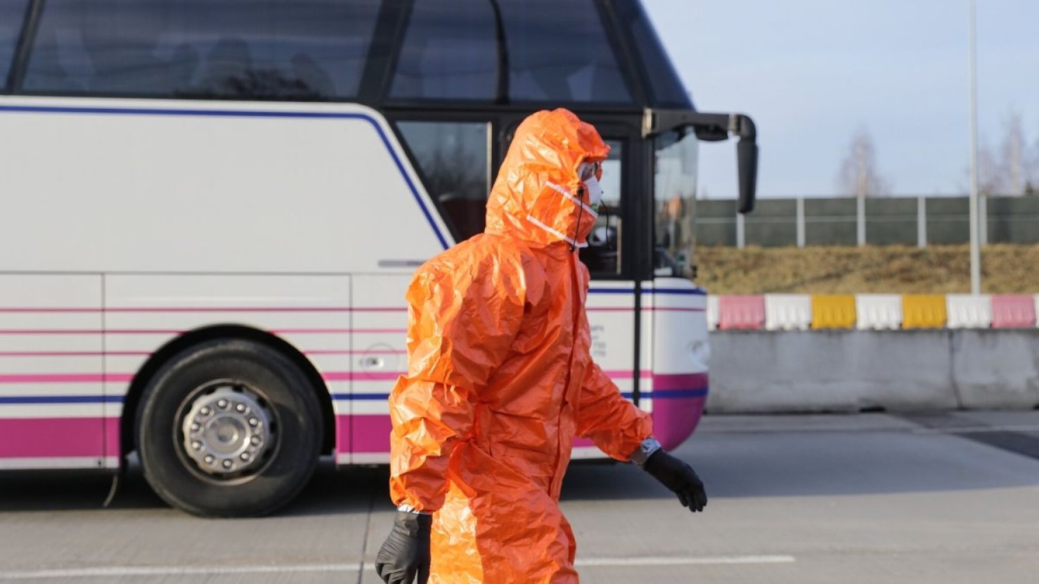 Jak podkreśla ZUS, do otrzymania zasiłku przy kwarantannie z powodu koronawirusa, niezbędna jest decyzja inspektora sanitarnego.