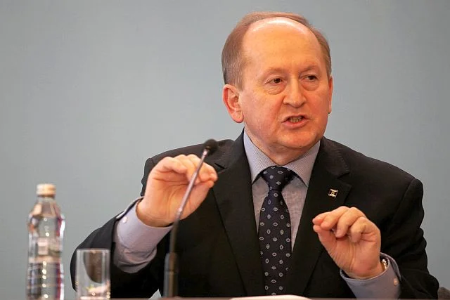 Krzysztof Pietraszkiewicz, prezes Związku Banków Polskich, twierdzi, że zyski banków w ostatnich latach topnieją i one muszą to teraz odrobić