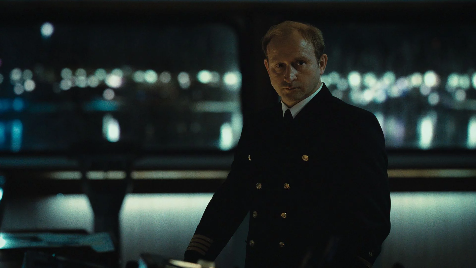 "Heweliusz" hitem na niemieckim Netflixie. "Polska superprodukcja" Kadr z filmu "Heweliusz". Borys Szyc w roli kapitana statku.