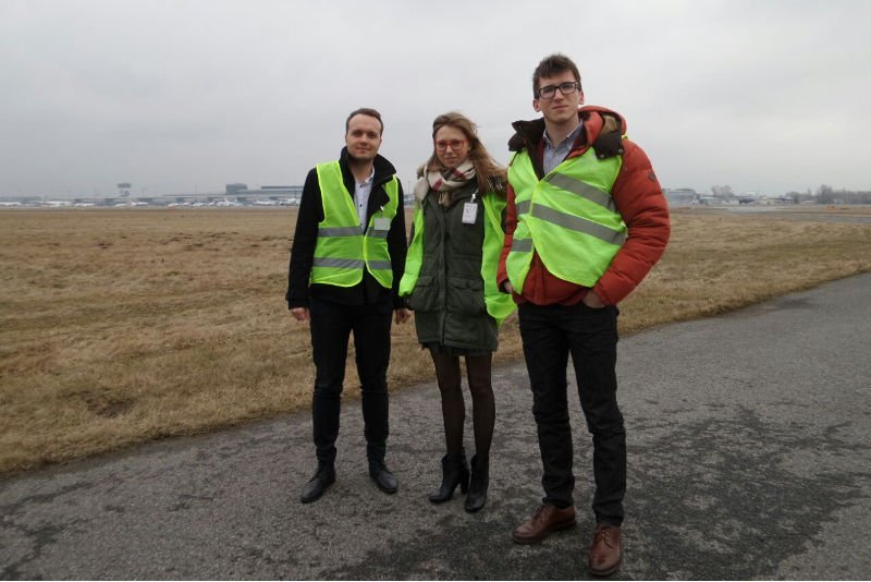 Członkowie zespołu Dream Team, który bierze udział w konkursie firmy Airbus. Od lewej: Adrian Chudy, Monika Matyja i Paweł Dyrda.