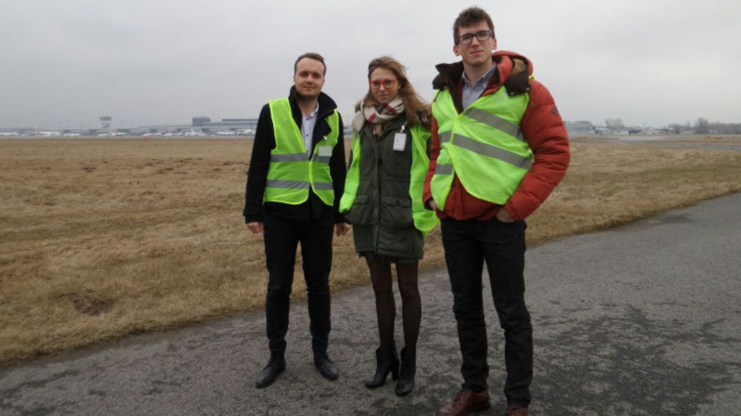 Członkowie zespołu Dream Team, który bierze udział w konkursie firmy Airbus. Od lewej: Adrian Chudy, Monika Matyja i Paweł Dyrda.