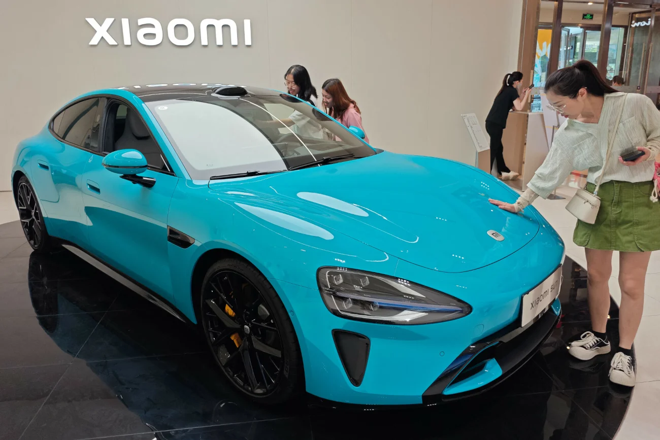 Xiaomi wprowadziło na chiński rynek nowy samochód elektryczny. W porównaniu wypada lepiej niż Tesla Model 3
