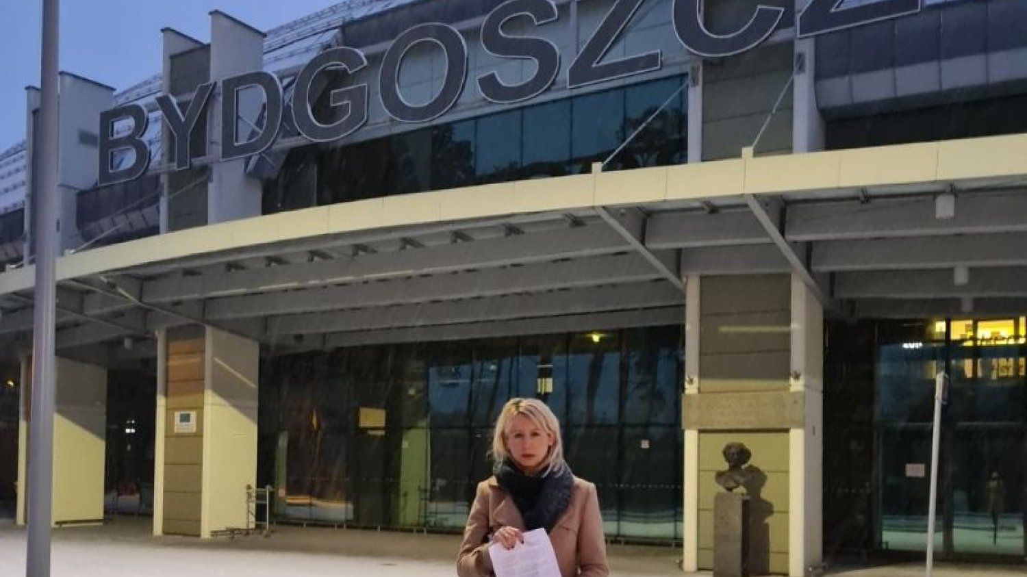 Posłanka KO Magdalena Łośko jest oburzona wysokością wsparcia dla lotniska w Bydgoszczy.