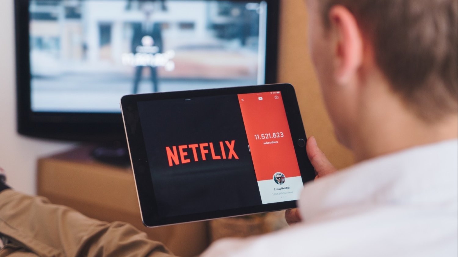 Tablet, Netflix.