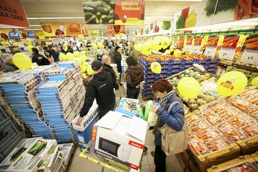 Feralne opakowania graficy wytropili w sklepie sieci Biedronka.