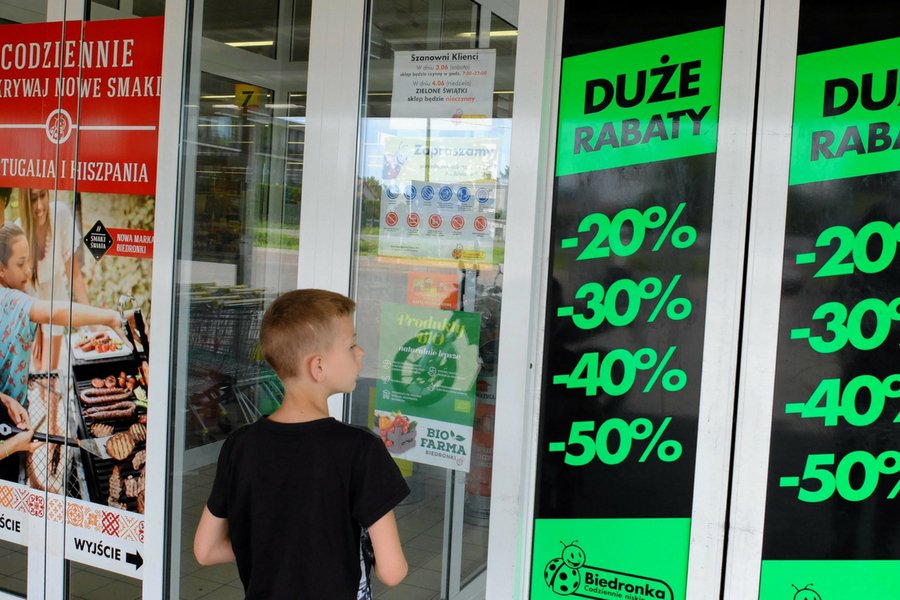 Pojawienie się supermarketu w okolicy najczęściej oznacza opustoszenie pobliskich sklepików.