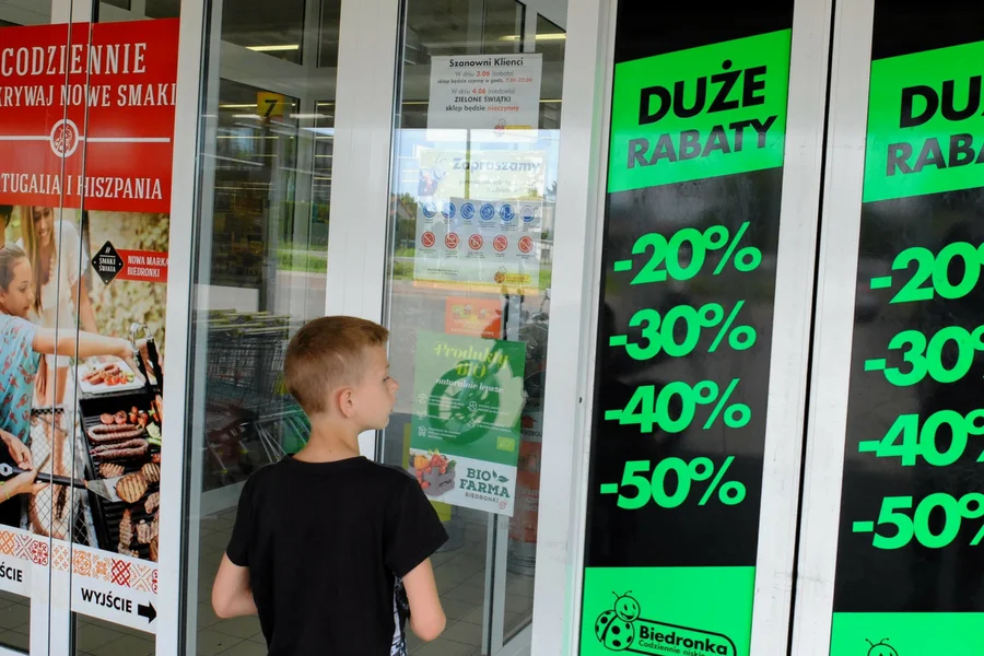 Pojawienie się supermarketu w okolicy najczęściej oznacza opustoszenie pobliskich sklepików.