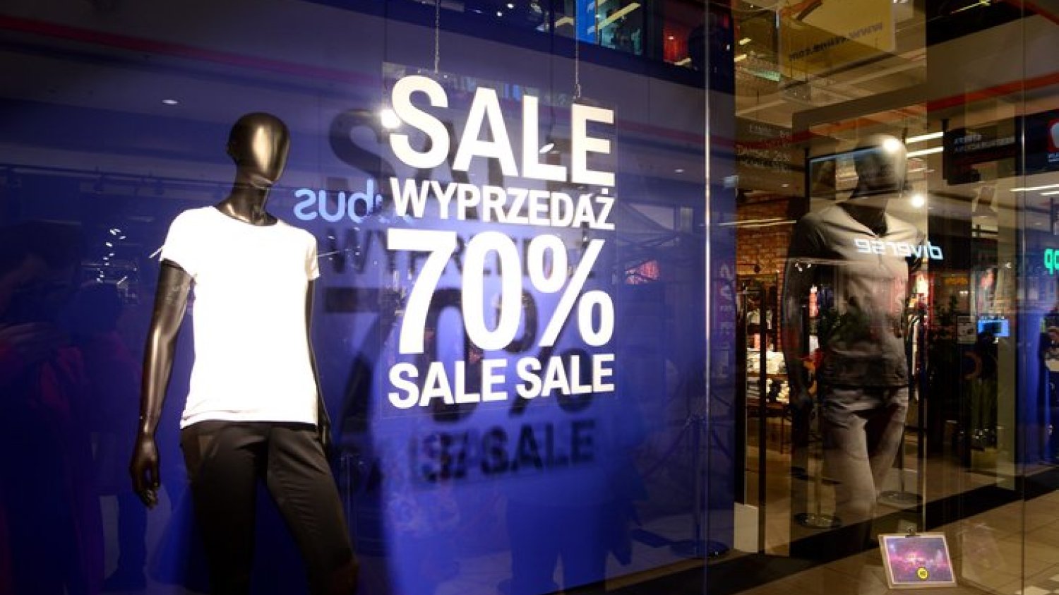 Wyprzedaże na poziomie 50–70 proc. ceny, wydłużone okresy zwrotu, gratisy – to już konieczność w celu utrzymania jakiejkolwiek sprzedaży.