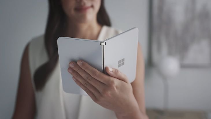 Surface Duo - prototypowy, składany smartfon Microsoftu na Androidzie, który dostał certyfikację Google Play.