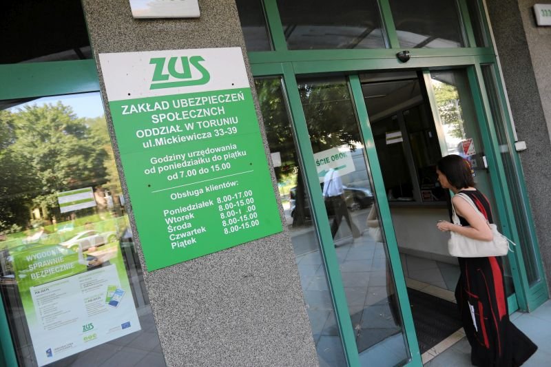 Nagrody dla dyrektorów ZUS spowodowały zaskoczenie wielu komentatorów