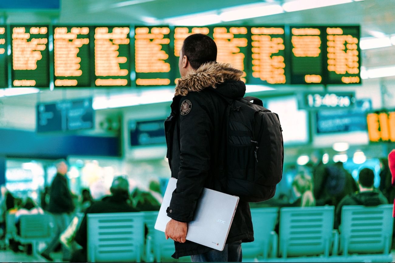 Tańszy pociąg czy samolot? Raport Greenpeace ujawnia prawdę o podróżowaniu po Europie