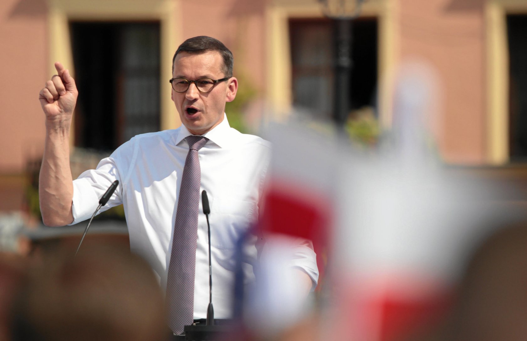 Premier Mateusz Morawiecki przed wyborami samorządowymi 2018 zapowiedział m.in. program termomodernizacji i wyższe wydatki na domy seniora