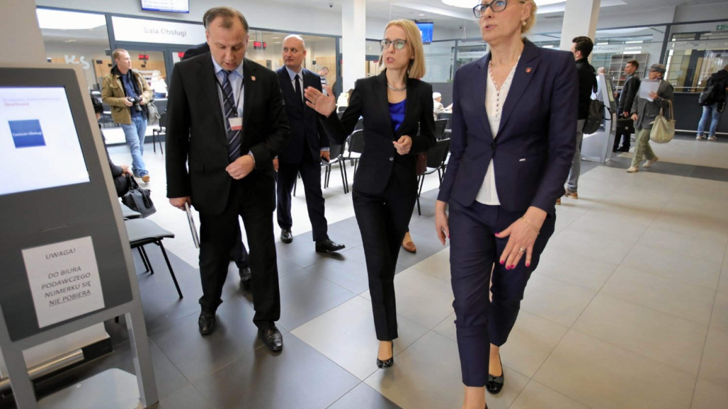 Minister finansów Teresa Czerwińska (w środku). Test przedsiębiorcy może przynieść resortowi aż 1,2 mld zł w 2020 r. Wyjaśniamy, na czym polega dziwny pomysł resortu