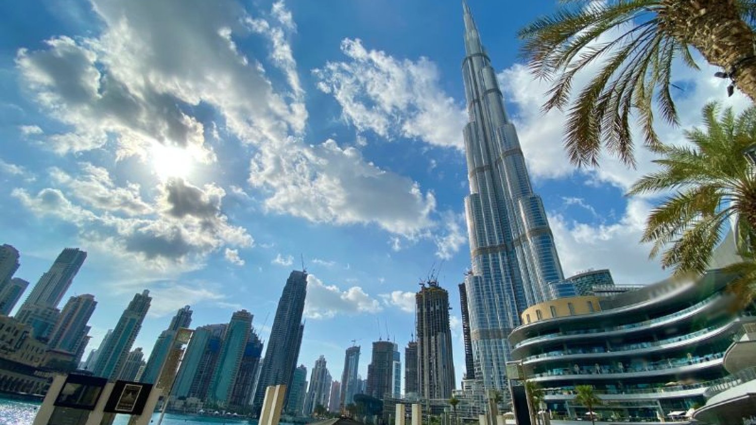 Widok na niebo w Dubaju