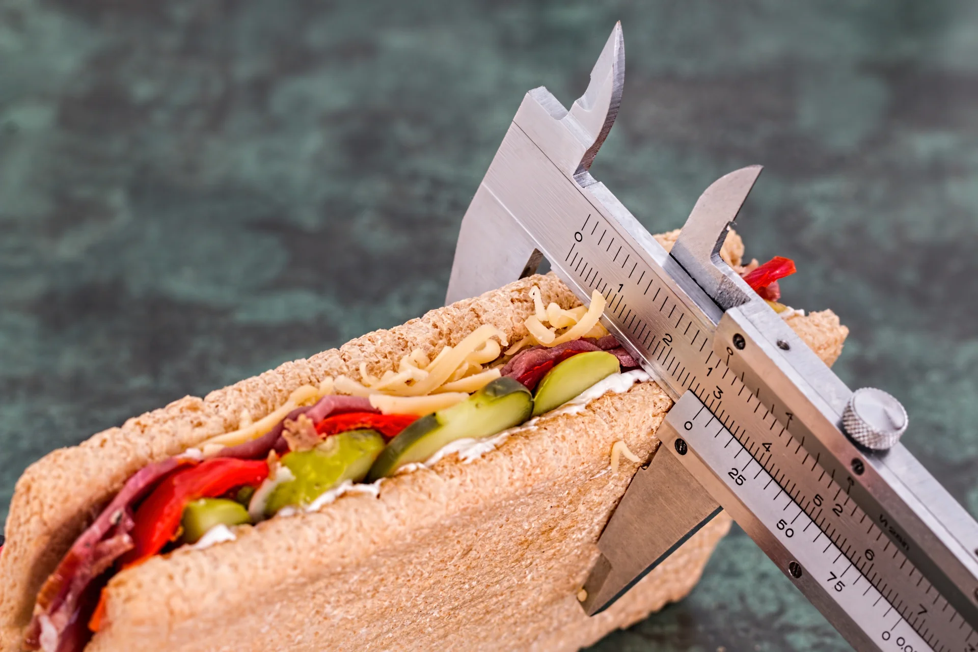 Ja swój „Upadek” przeżyłem w centrum Avenida w Poznaniu w restauracji fastfood Subway. W przeciwieństwie do bohatera granego przez Douglasa nie byłem zły, sfrustrowany. Nie wyciągnąłem też broni.