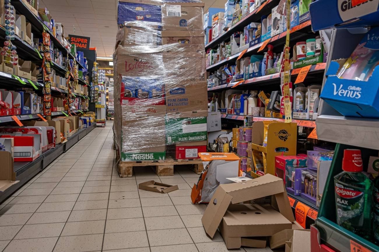 Sklepy mają problem z paletami.